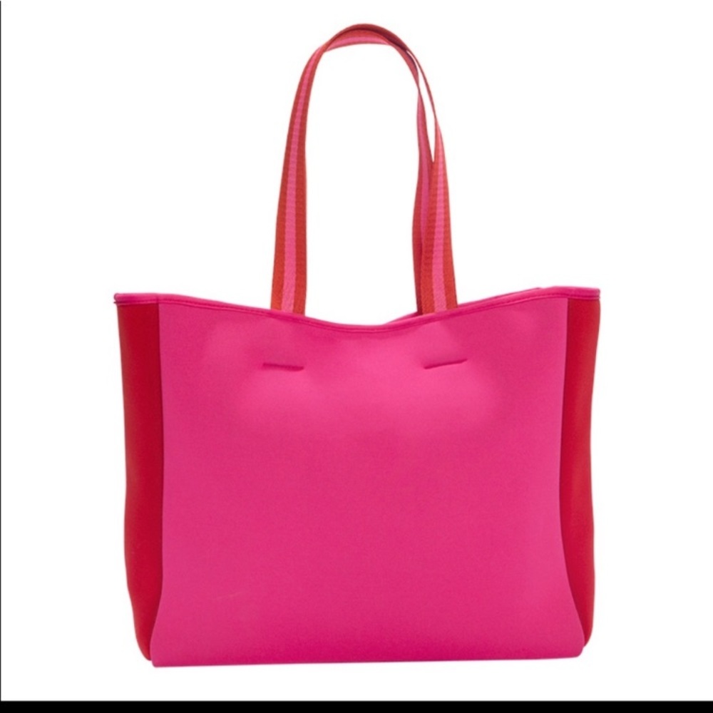 The Perfect Beach Tote! Soft, water-resistant bag out of durable neoprene